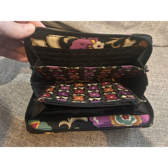 Vera Bradley Zip Around Wallet In Suzani Quilted Compartments - Picture 3 of 9